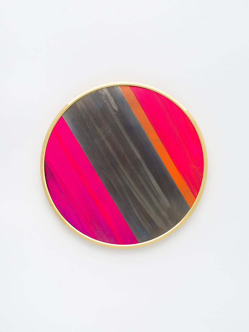 Golden framed, round painting on lead with a thin organe and a lead stripe in the middle. Pink surfaces diagonally on the left and on the right.